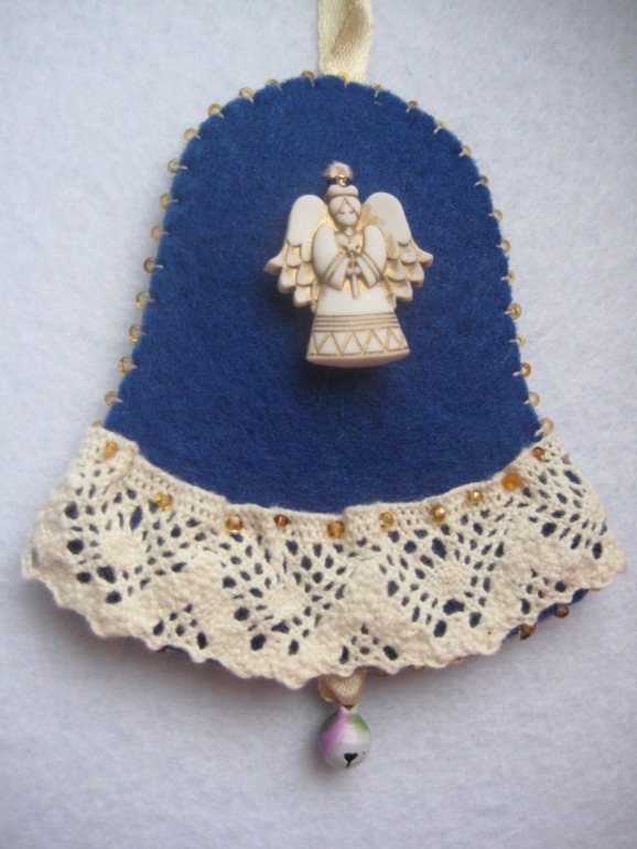 Елочные игрушки ищут дом