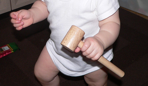 Надо держать что-то в руках