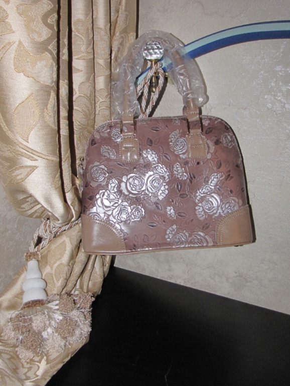 Хвастики по доступным сумочкам.