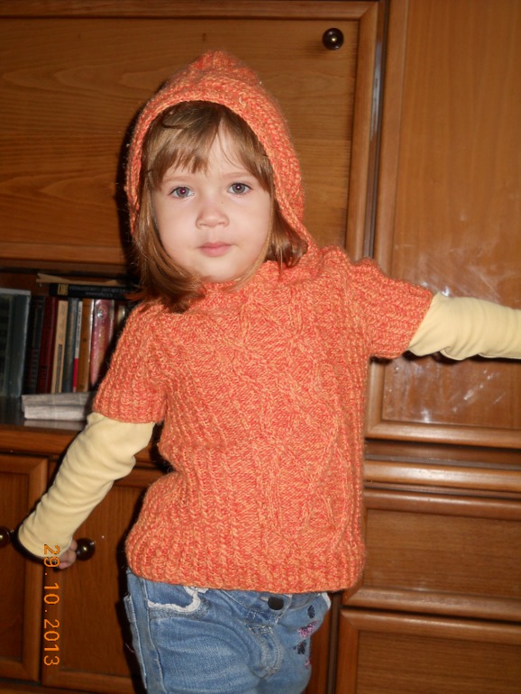 Кофточка с капюшоном