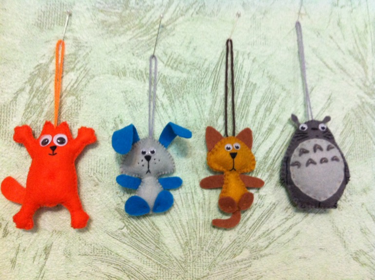 Брелочки из фетра.