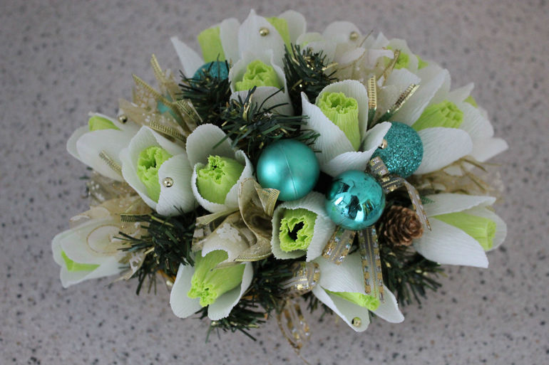 Мои первые подснежники, да еще и с Новогодней темой...