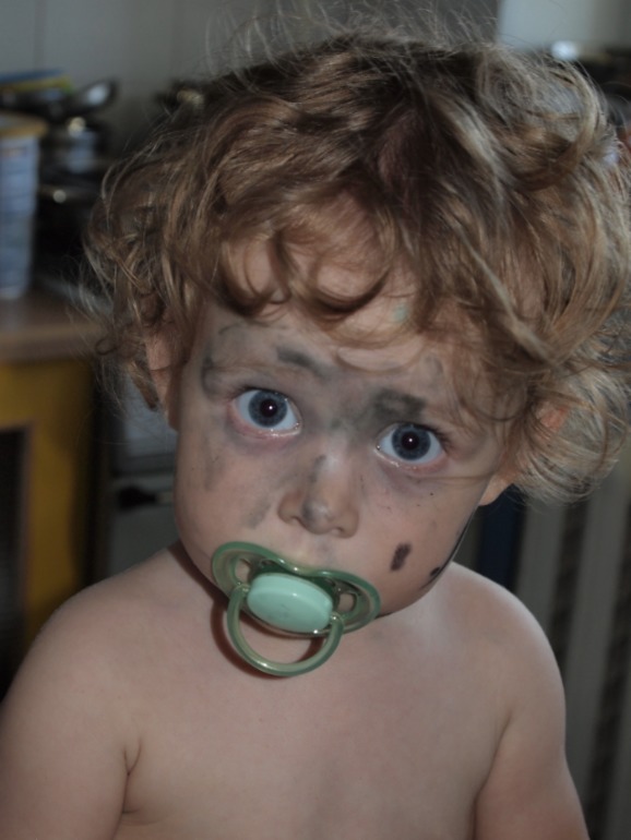 Любитнльница порисовать (на себе (фото))