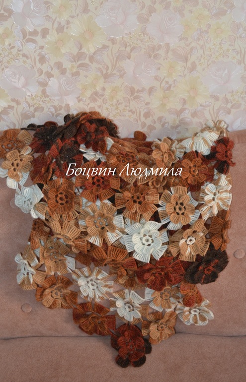 Палантин крючком из цветочных мотивов - 2