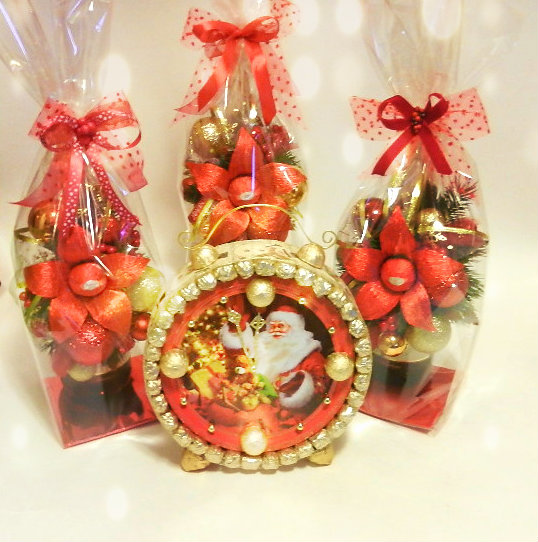 На часах без пяти, пока бабахнуть шампусика)))