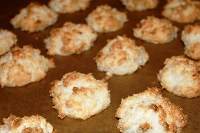 Kokosmakroner. Кокосовые печеньки