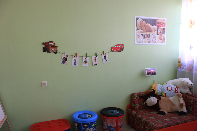 Алана комната. Скромно, но мне нравиться.