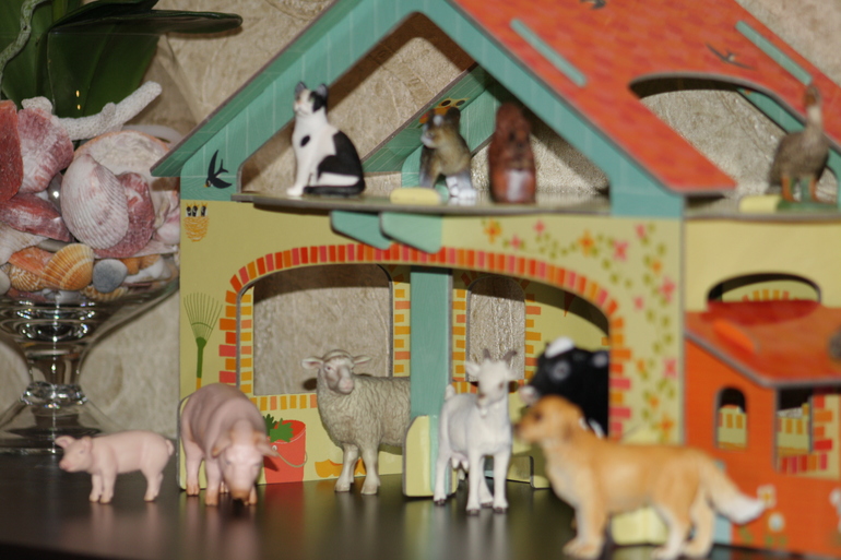 Djeco, Schleich, Larsen. Наши очередные приобретения.