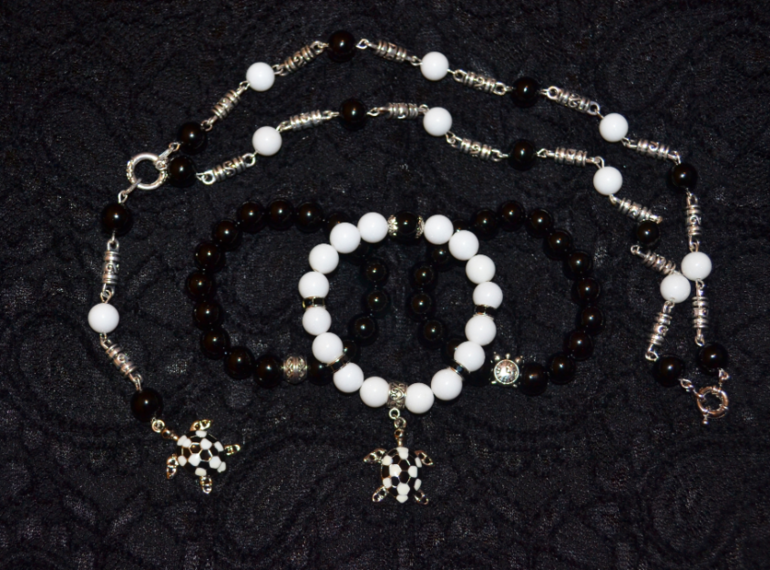 Браслеты ручной работы из полудрагоценных камней. Браслеты есть в наличии и под заказ!!!