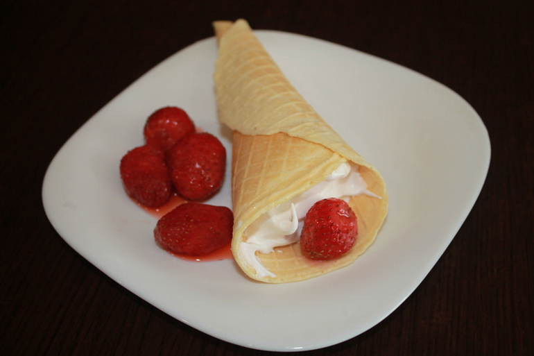 Вафельные трубочки с начинкой из меренги