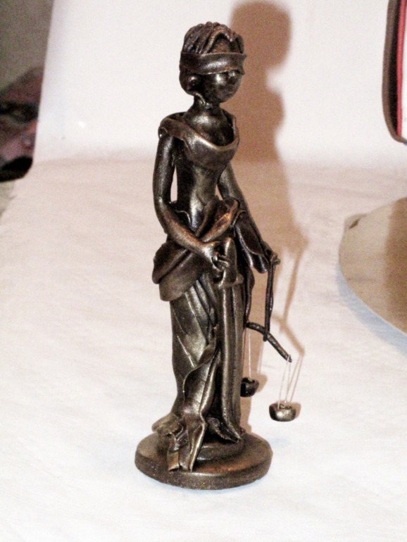 Фемида на охоте...