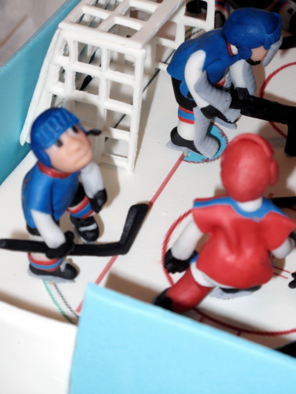 В хоккей играют настоящие...