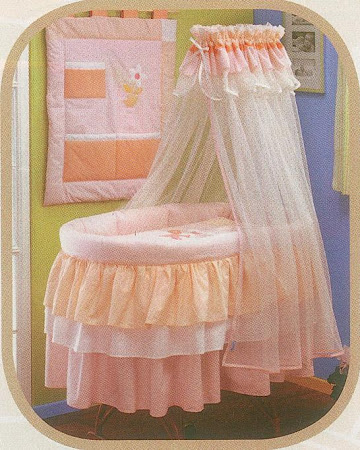 Постельное белье для корзины - люльки.