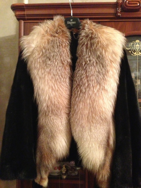 Шуба норковая с воротником из чернобурки, размер 44, цена 45 000 руб.