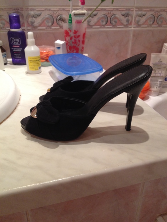 Замшевые черные босоножки 39 размер 500 рублей