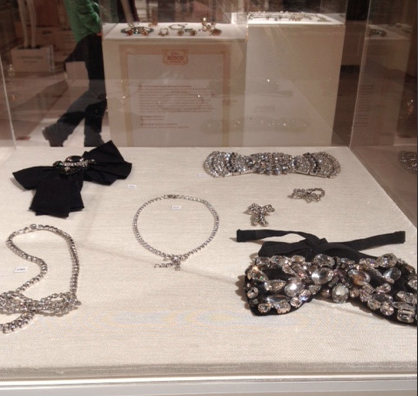 Выставка украшений Эвелины Хромченко