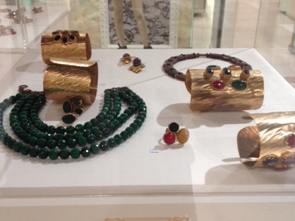 Выставка украшений Эвелины Хромченко