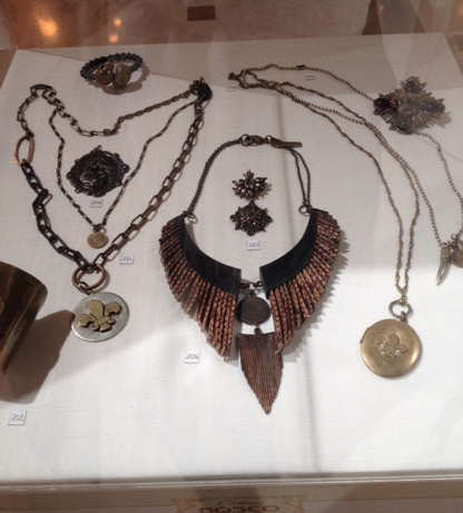 Выставка украшений Эвелины Хромченко