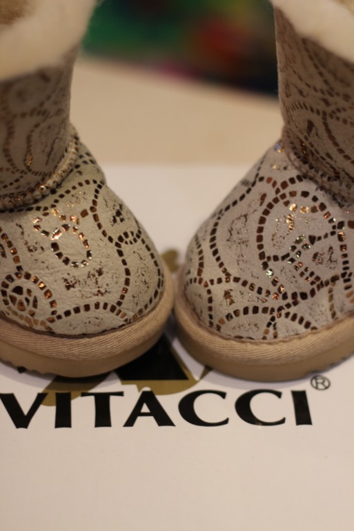 Витачи (Vitacci) 20разм. 500руб, Демары (Demar) 22-23разм. 300руб.