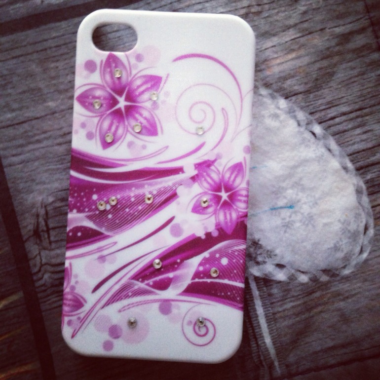 Чехлы-накладки для iPhone 4/5! Все в наличии!
