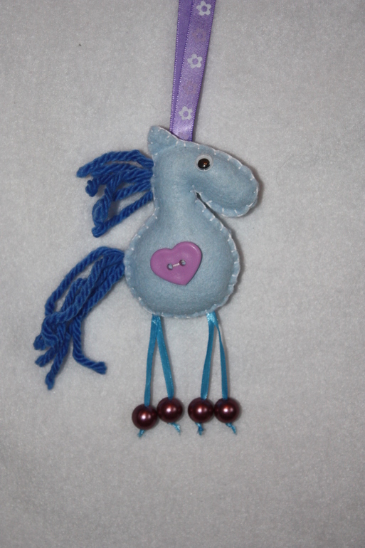 Пока не ускакала)