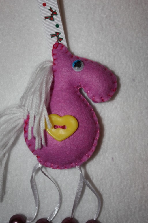 Подружила фетрушки с машинкой)