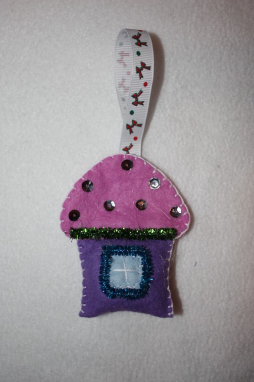 Подружила фетрушки с машинкой)