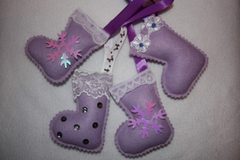 Подружила фетрушки с машинкой)