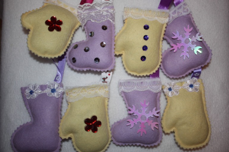 Подружила фетрушки с машинкой)