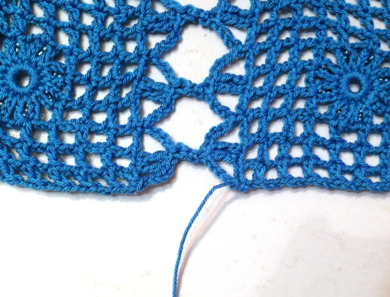 Длинный жилет из квадратных мотивов