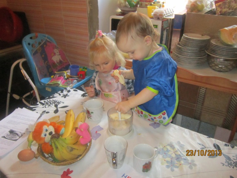 ФМ Готовим с детьми. Неделя 4, банановые оладьи и банановое молоко.