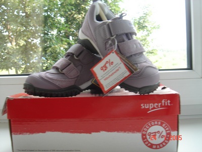 SUPERFIT Кроссовки  с гортексом для девочки 26 р-р цена 2900 руб.