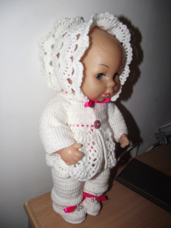 Попросили обвязать пупса в детский сад...