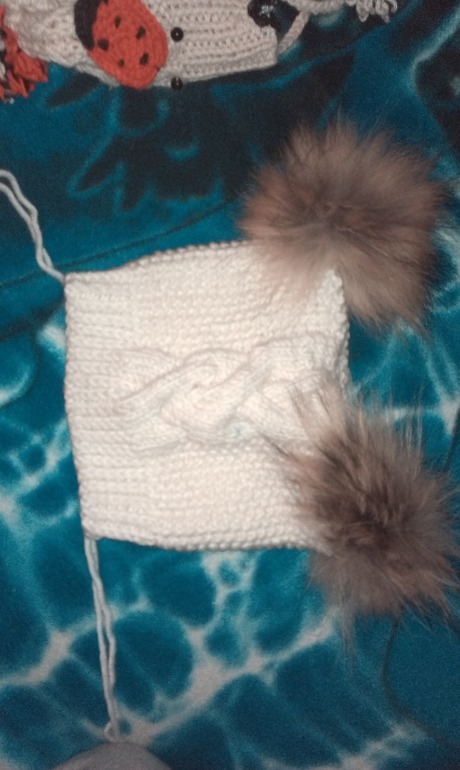 зимняя с "рожками-бумбошками"