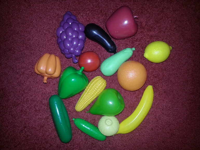 Игрушки, деревянные рамки, пазлы, книги...много разного