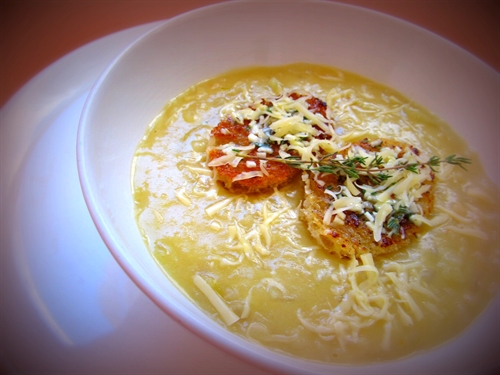 Луковый суп с яблоком