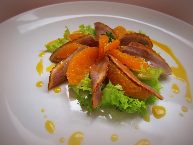 Салат с апельсином и утиной грудкой