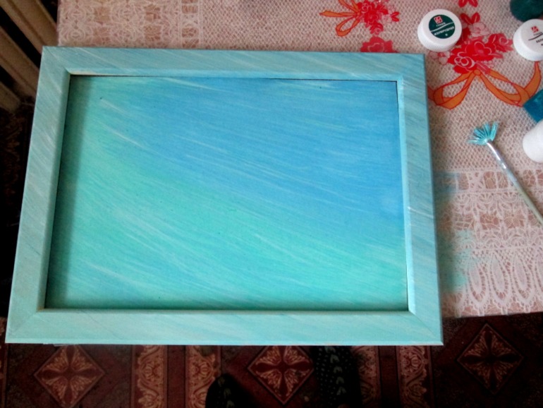 Цветущий папоротник и павлины