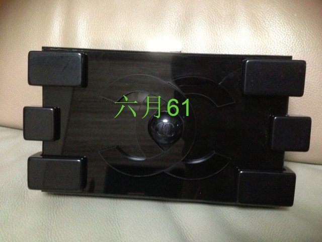 Клатчи и просто маленькие сумочки через плечо!