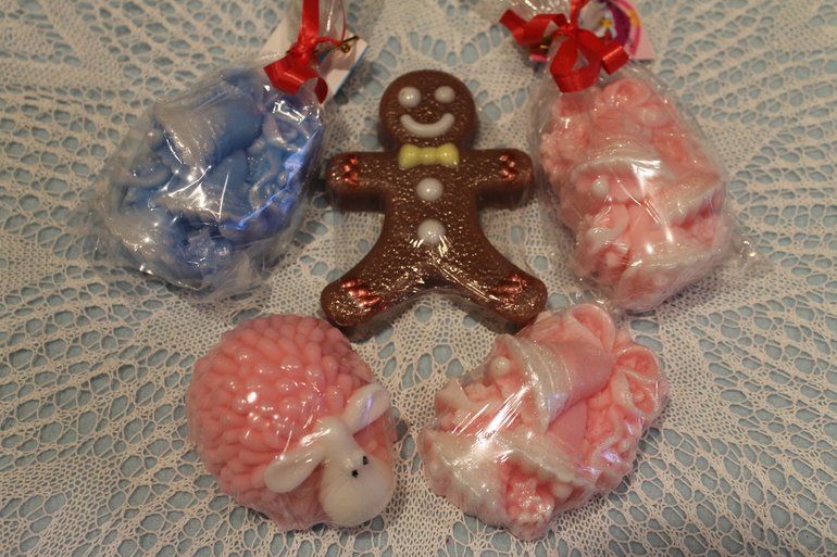 Решила я в этом году своих родных порадовать мыльными подарочками!!!