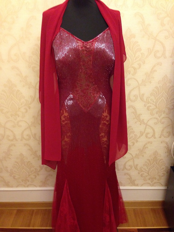 Амерканские платья очень красивый все бусирами  стоить 9000 рублей