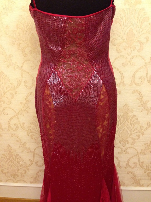 Амерканские платья очень красивый все бусирами  стоить 9000 рублей