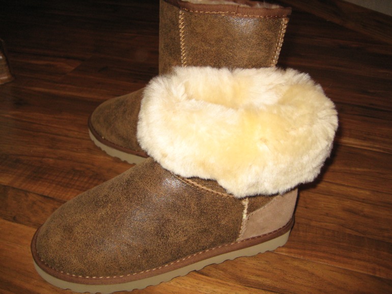 Продам новые угги (UGG).