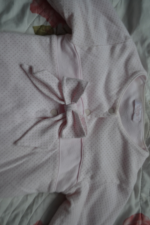 Свитер и костюмчик на девочку,отличное состояние