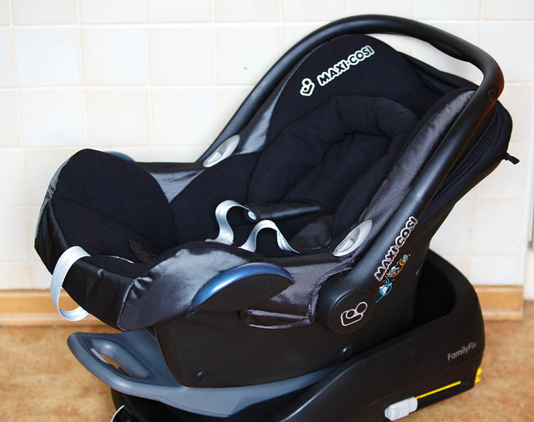 Maxi Cosi Cabriofix + база FamilyFix