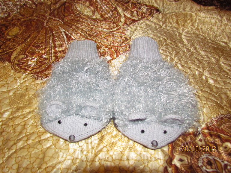 Ёжики. А дочку твердит, что это мышки...