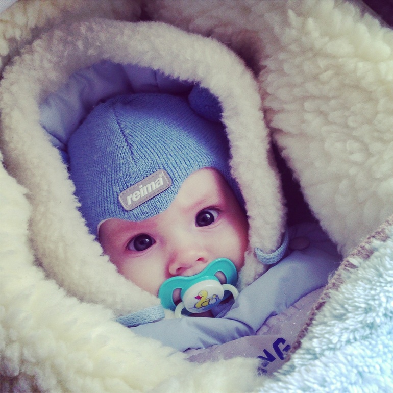 Продаю шапку шлем рейма на 0-6 месяцев!