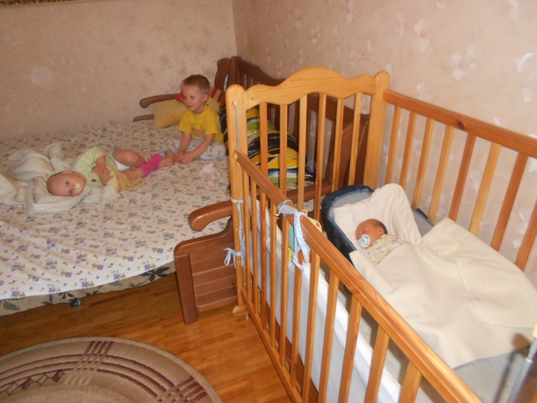 Мои детки! Кирилл 3 года 7 месяцев, и мои погодки Артем год и месяц и Полина 25 дней!