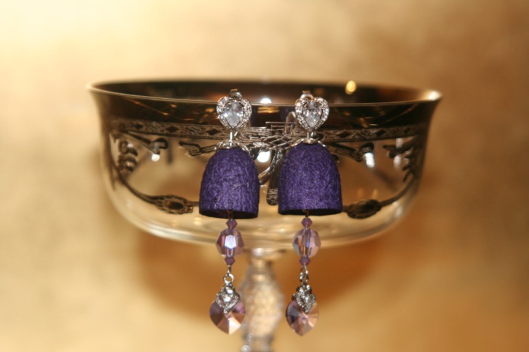 Украшения из коконов шелкопряда