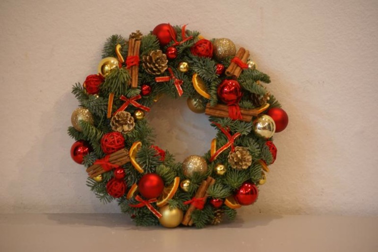 Новогодние композиции, елочки, букеты